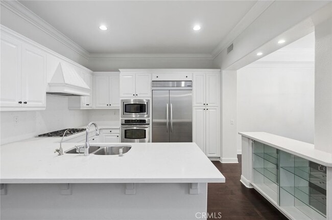 Building Photo - 67 Mandria