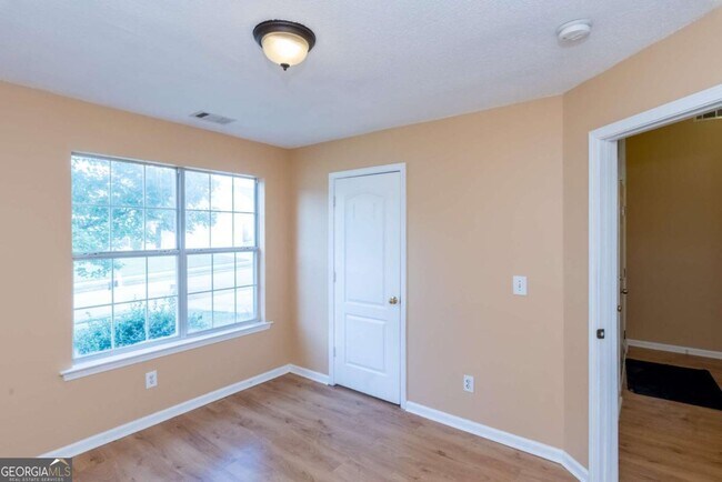 Building Photo - 235 Summer Hill Cir