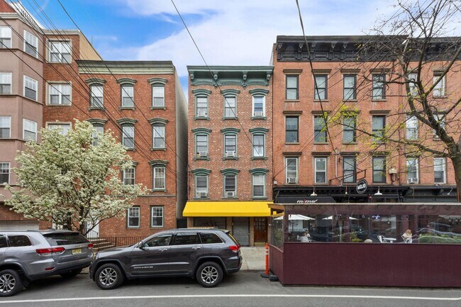 Building Photo - 228 Willow Ave