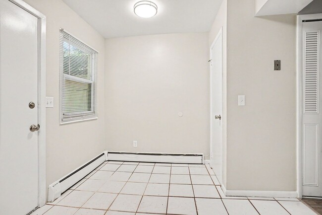 Building Photo - Charming, remodeled 2-Bed/1-Bath Kalamazoo Townhome $1149 - Ask about our no security deposit opt...