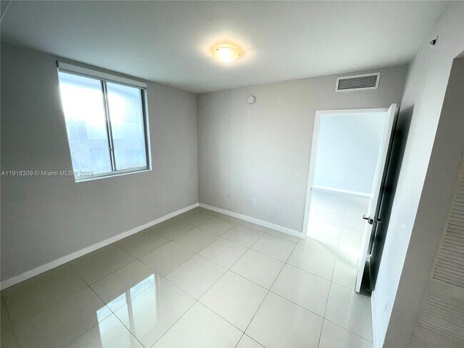 Building Photo - 7875 NW 107th Ave