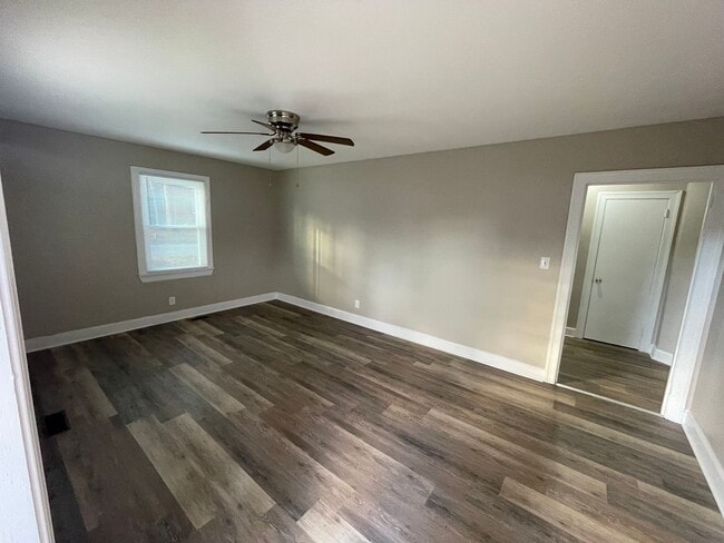 Building Photo - 514 Macon St S