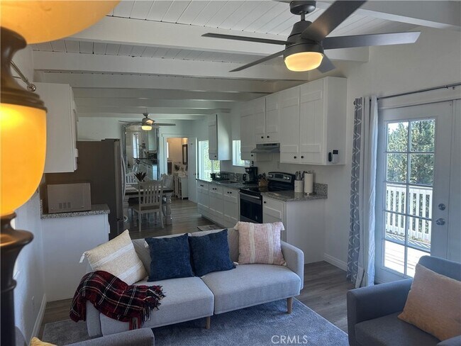 Building Photo - 2490 Fern Dr