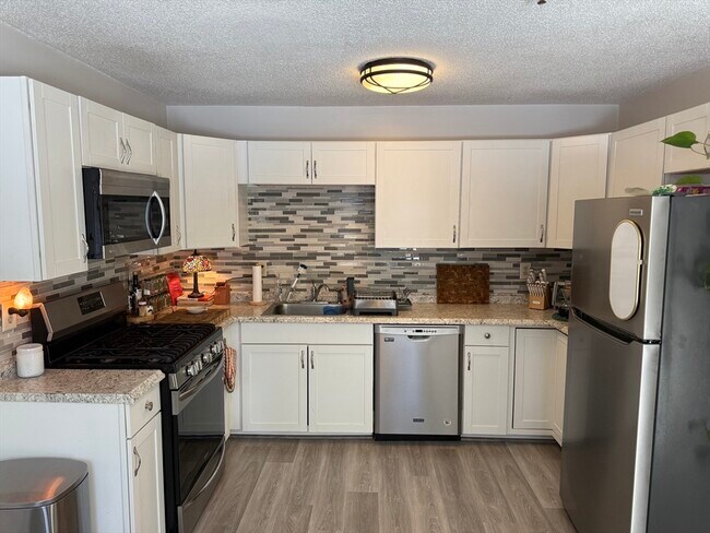 Building Photo - 124 Tennis Plaza Rd