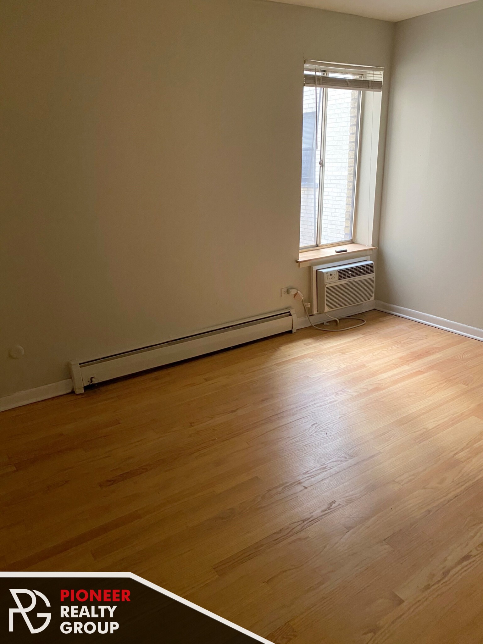 Building Photo - 502 W Briar Pl
