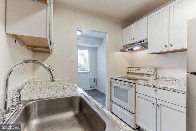 Building Photo - 7598 Gales Ct