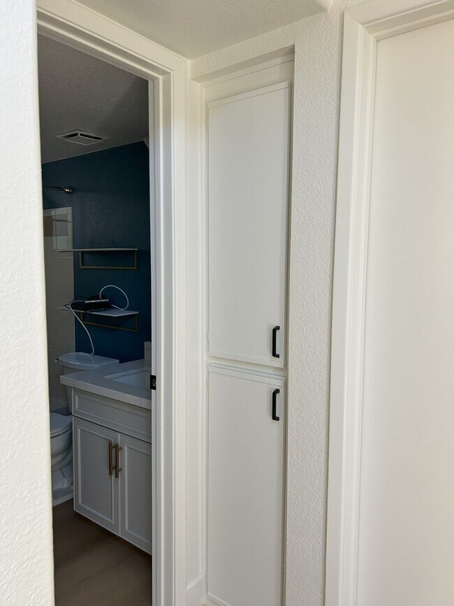 Building Photo - 2 Bedroom/2 bath Condo in the Mission de L...