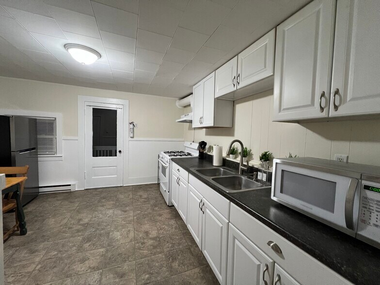 Kitchen - 4 Cottage Pl