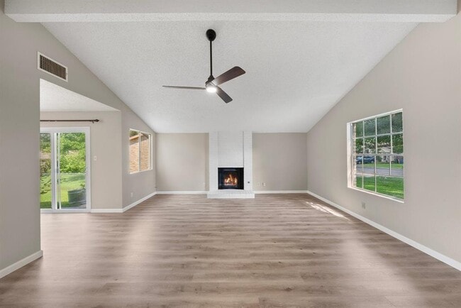 Building Photo - 2404 Broken Oak Dr