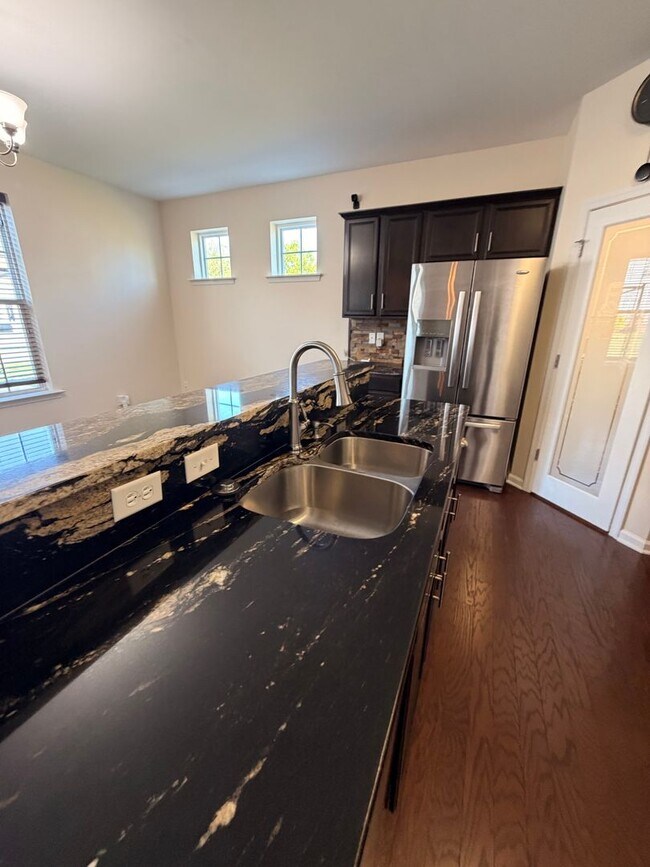 Building Photo - 42 Kilverstone Way