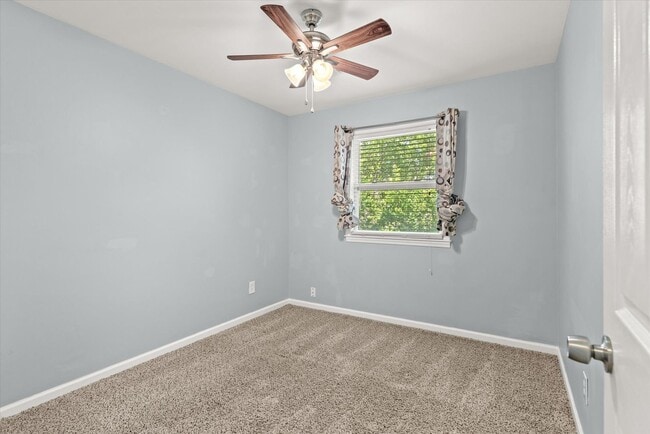 Building Photo - Inviting 3-bedroom, 1.5-bath home in the h...