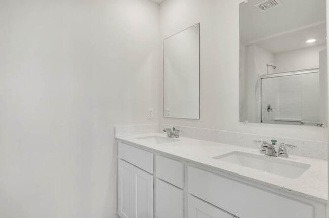 Building Photo - 438 Lakeshore Ct