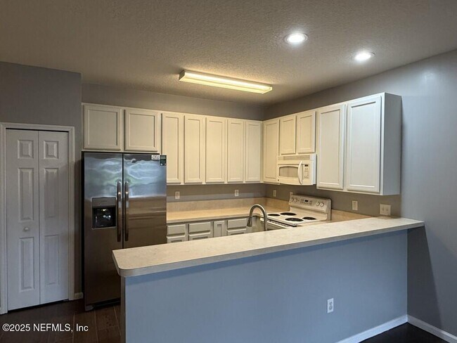 Building Photo - 516 Hopewell Dr