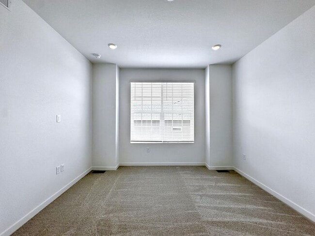 Building Photo - This property is located in a 55+ communit...