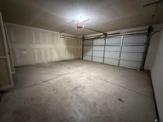 Building Photo - 6141 E 40th Pl