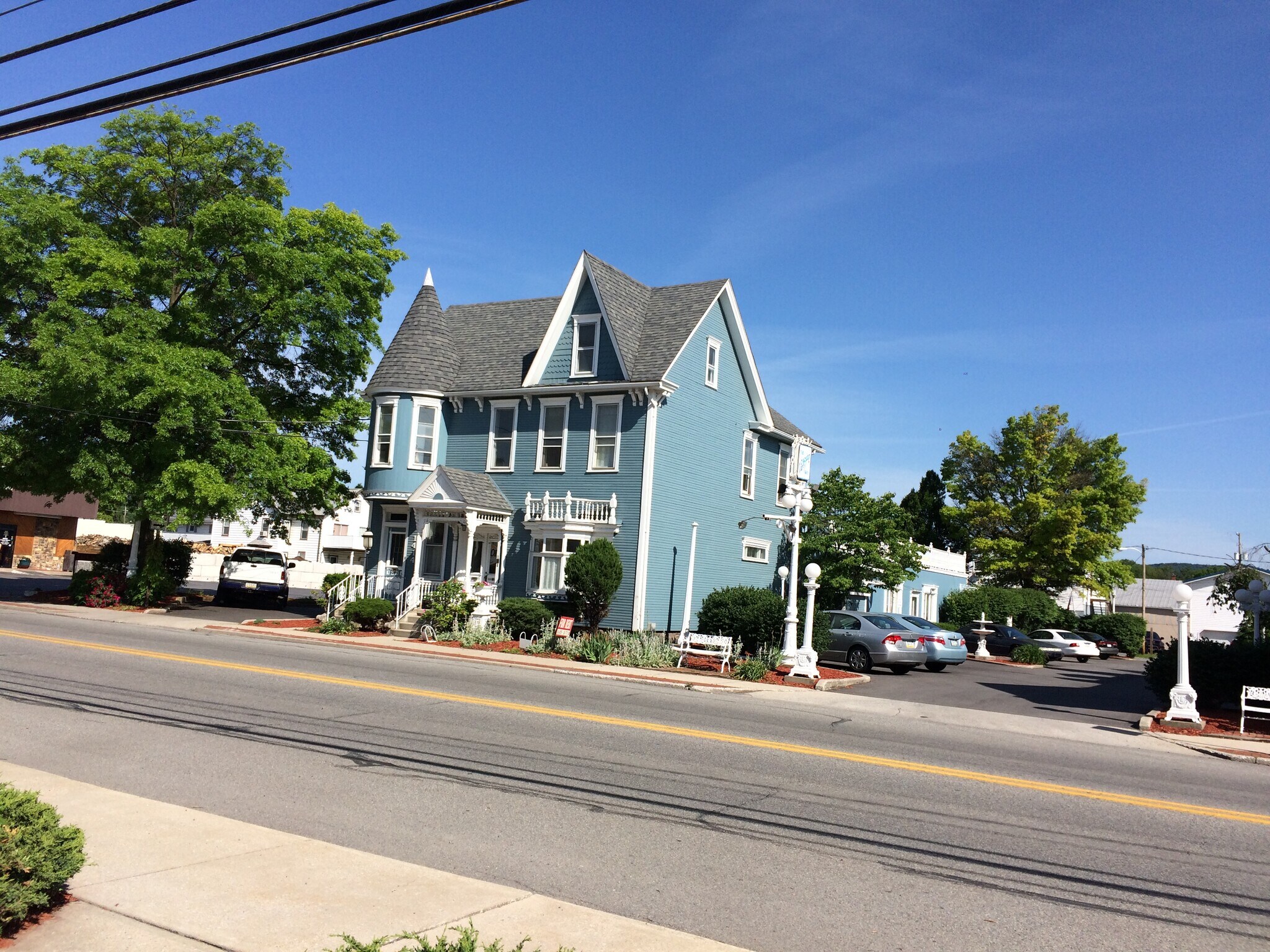 ALL UTILITIES INCLUDED - 1408 3rd Ave