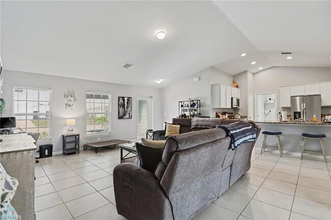 Building Photo - 1109 NW 12th Ln