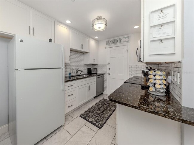 Building Photo - 200 The Esplanade N