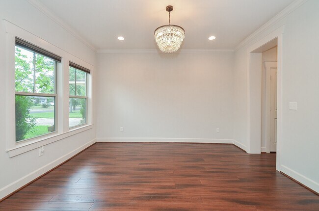 Building Photo - 5413 De Milo Dr