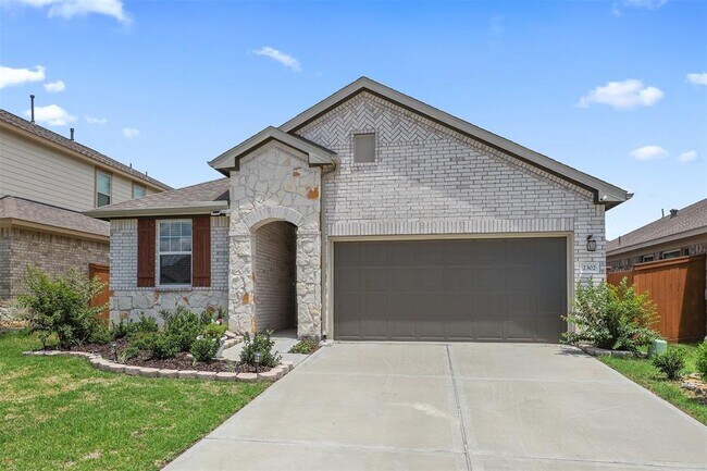 Building Photo - 2302 Sweet Bay Dr