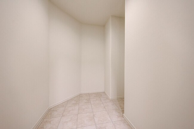 Building Photo - 4 Bedroom Home in Asante Community