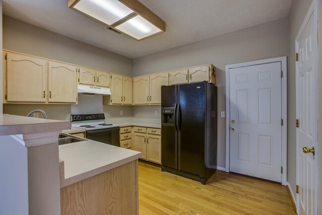 Building Photo - 7027 Penbrook Dr