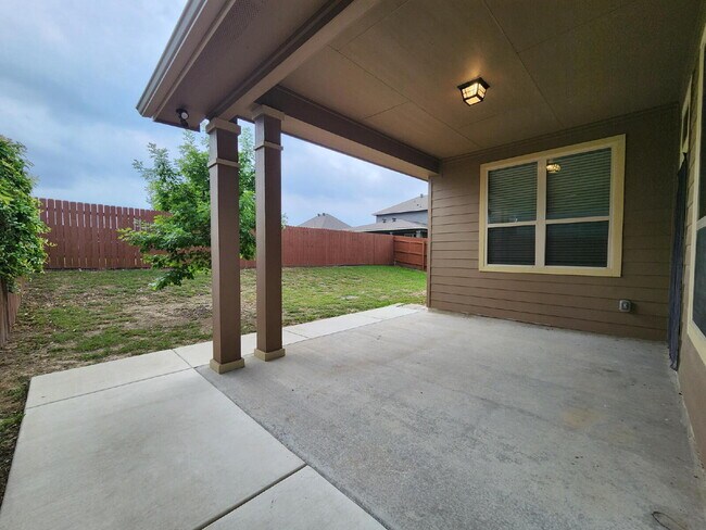 Building Photo - "Beautiful 3 Bedroom, 2 Bathroom Home for ...