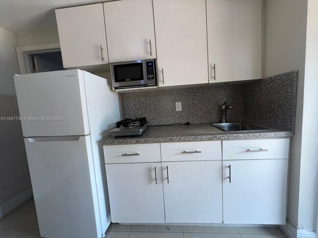 Building Photo - 490 W 33rd Pl