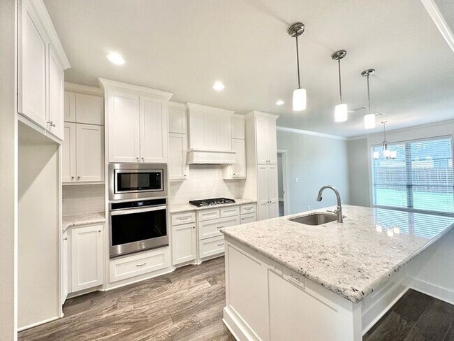 Building Photo - Available Now! Stunning 3 Bedroom 2 Bath i...