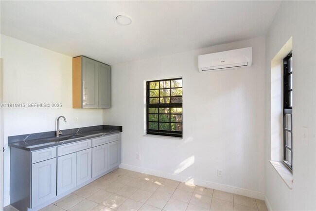 Building Photo - 3718 Sheridan Ave