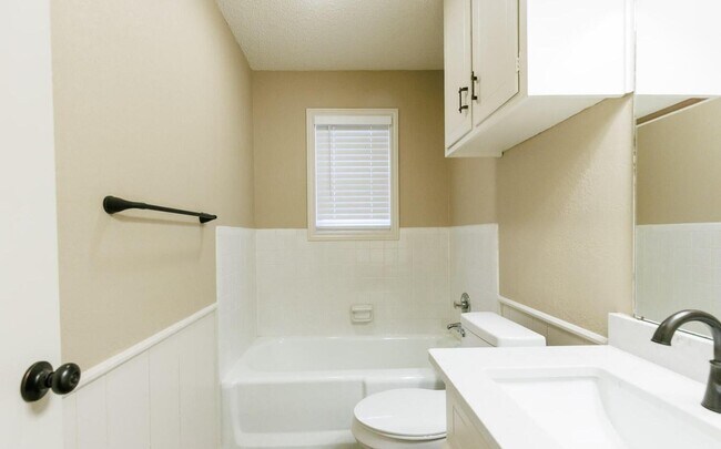 Building Photo - 3406 65th Dr