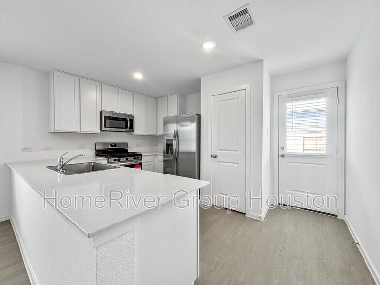 Building Photo - 6022 Standpiper Lp