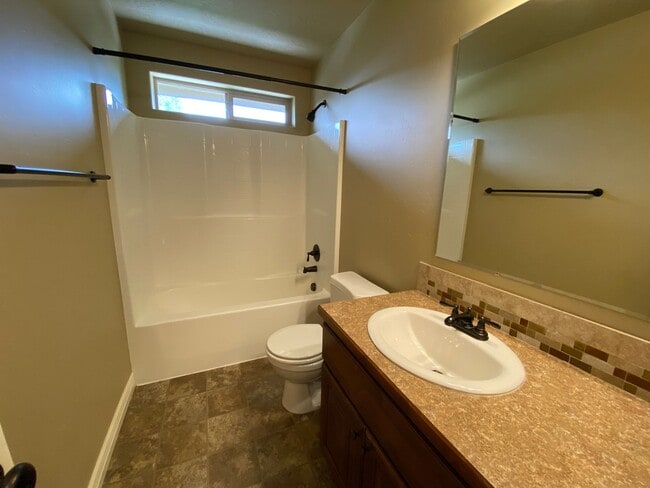 Building Photo - Lawn Care included!  4 bed 2.5 bath Neighb...