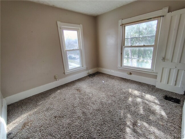 Building Photo - 2331 Midland Ave