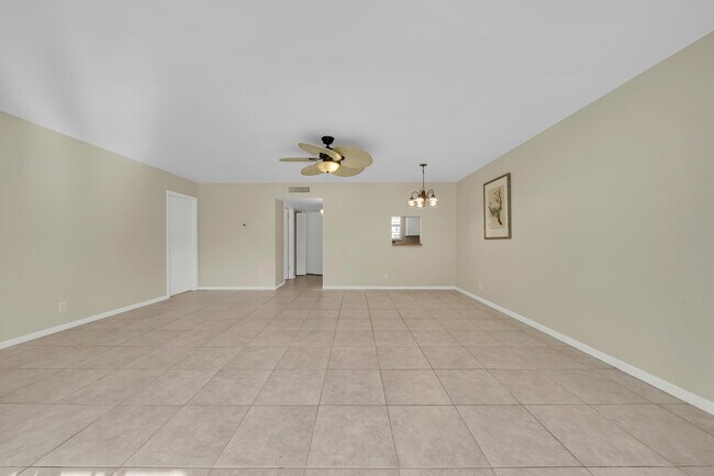 Building Photo - 719 Lori Dr
