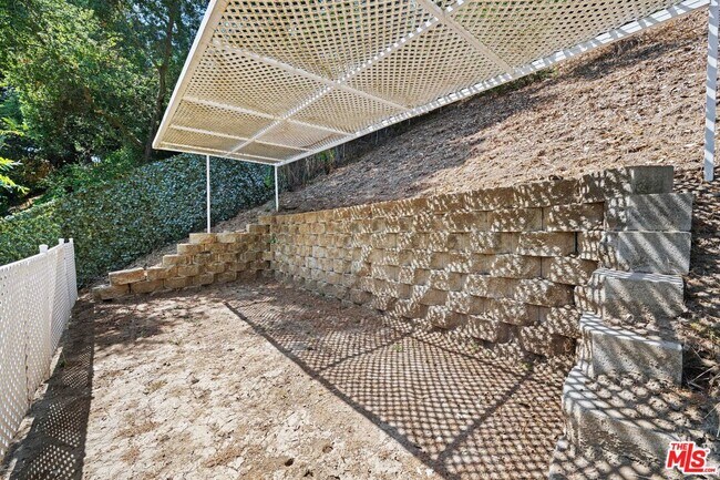 Building Photo - 2563 Hutton Dr