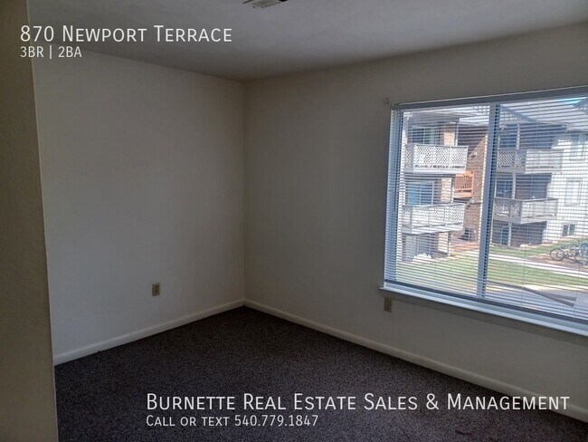 Building Photo - 870 Newport Terrace