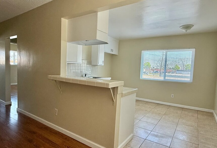 Building Photo - 4433 W 159th St