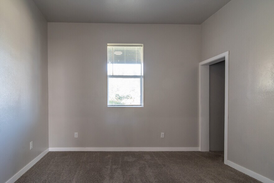 Building Photo - 510 Geary Dr