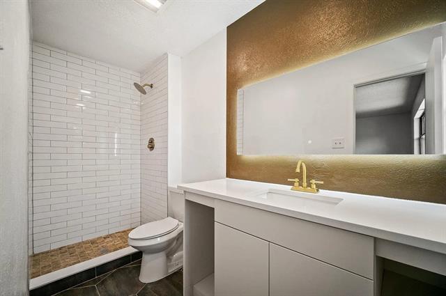 Building Photo - 2500 Laurel Ln