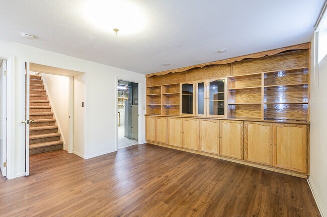 Building Photo - 7420 Webster St