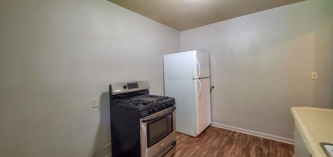 Building Photo - 2 bedroom 1 bath duplex in Shawnee