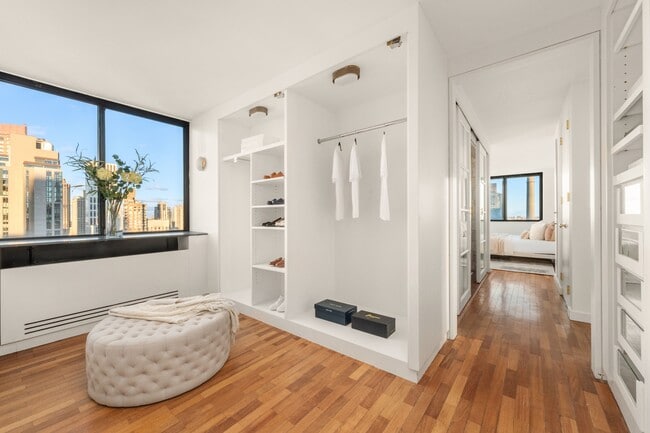 Building Photo - 330 E 75th St