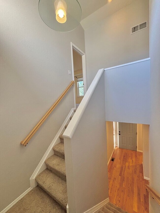 Building Photo - Spacious 3-Bedroom Condo in Prime Golden Location!! Available Now!!