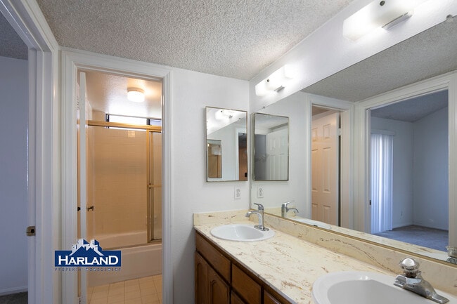 Building Photo - 2027 Emerald St