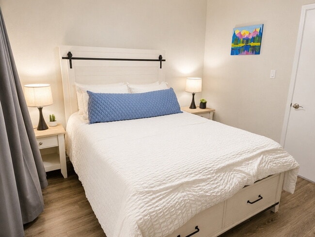 Building Photo - "Chic & Cozy 2-Bed, 2-Bath Furnished Retreat with Granite Elegance in Glendale Steps from Banner ...