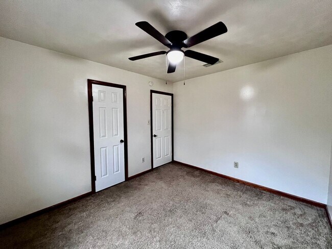 Building Photo - Spacious 3 bedroom home in Wesleyan Chase