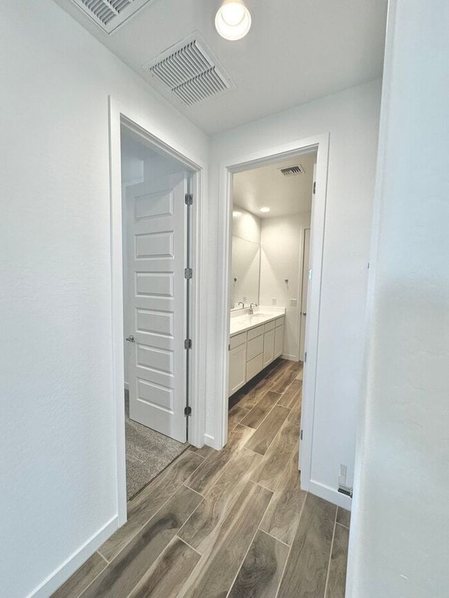 Building Photo - MOVE IN READY! New 5-Bedroom Home in Goody...