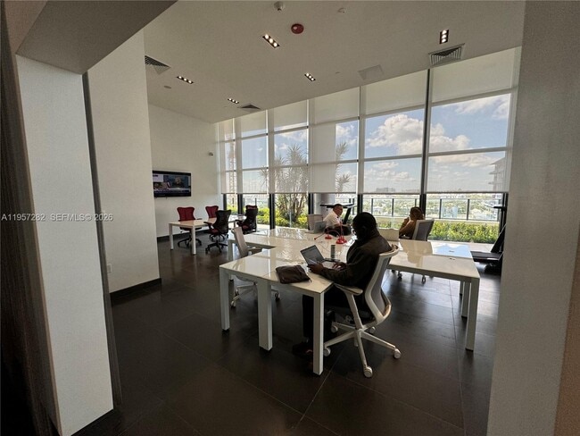 Building Photo - 1600 NE 1st Ave