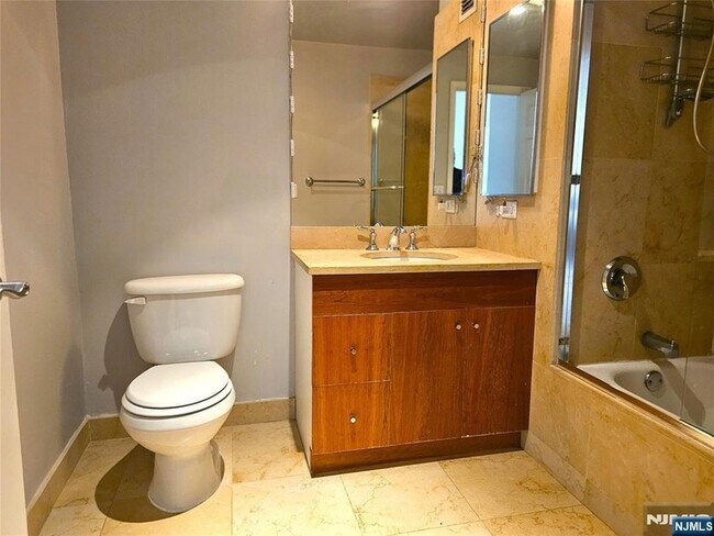 Building Photo - 3104 City Pl